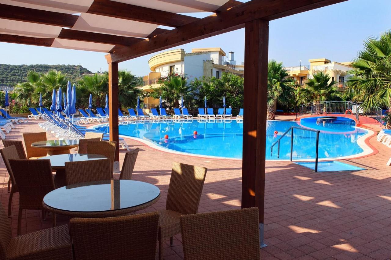 Dolcestate Hotel -Club Кампофеліче-ді-Роччелла Екстер'єр фото